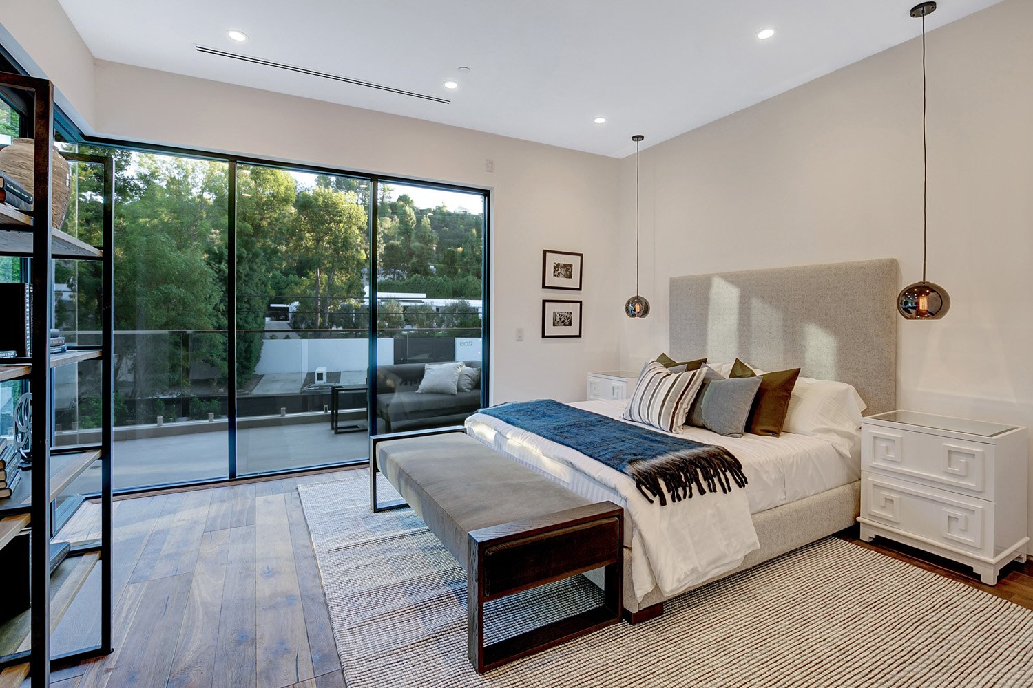 XTEN Architecture created an Iconic Property in Los Angeles with Great Room captures all best views to Los Angeles Down Town