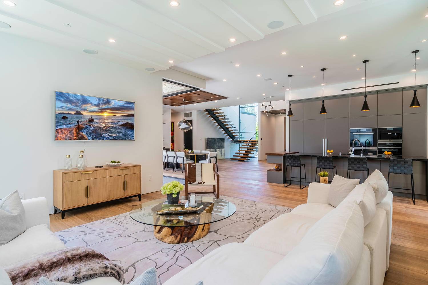 16102 Sandy Lane Encino California 40