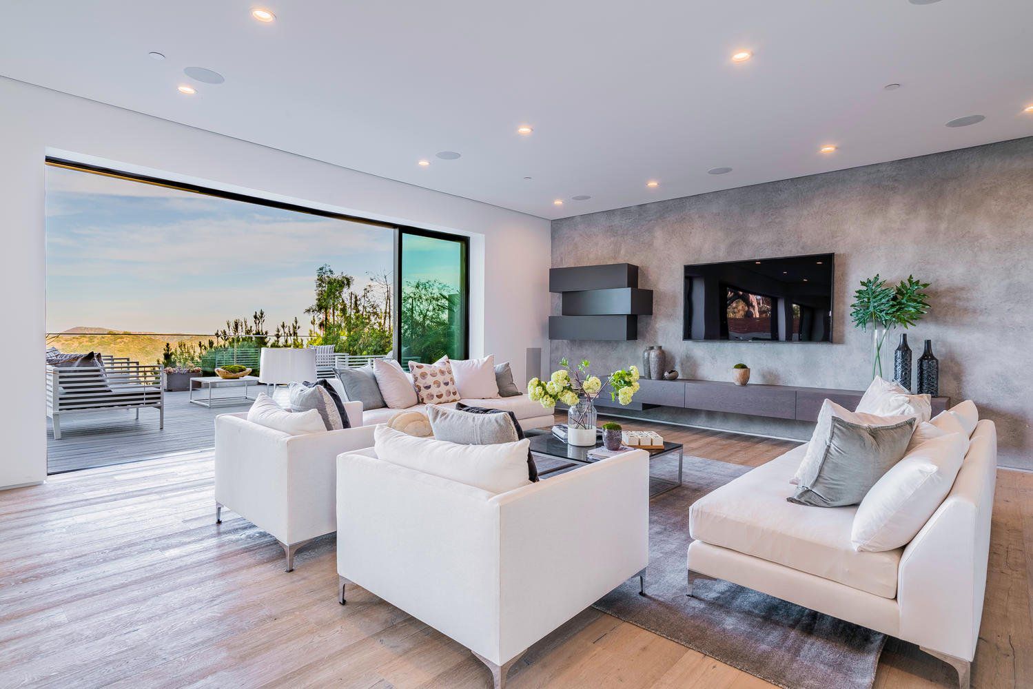 2484 Roscomare Road Los Angles 15