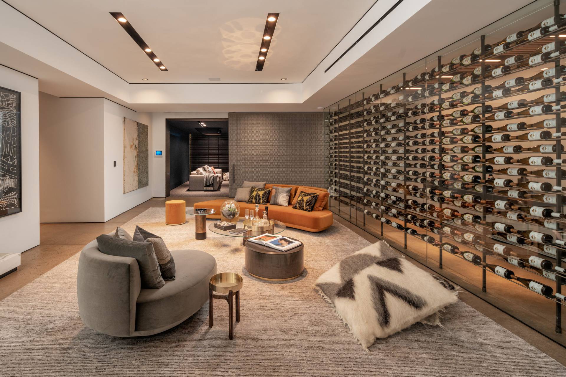 281 bentley circle Los Angeles 16