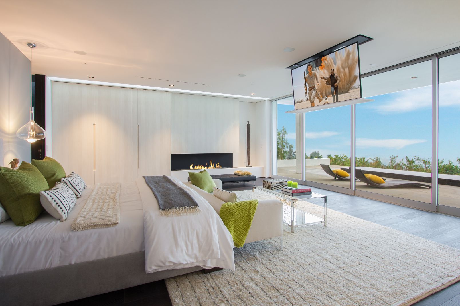 XTEN Architecture created an Iconic Property in Los Angeles with Great Room captures all best views to Los Angeles Down Town