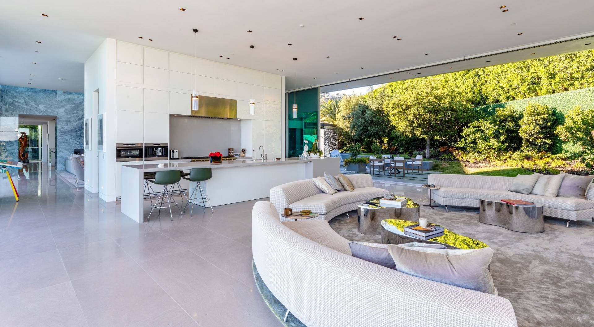 9272 Robin Drive Los Angeles 23