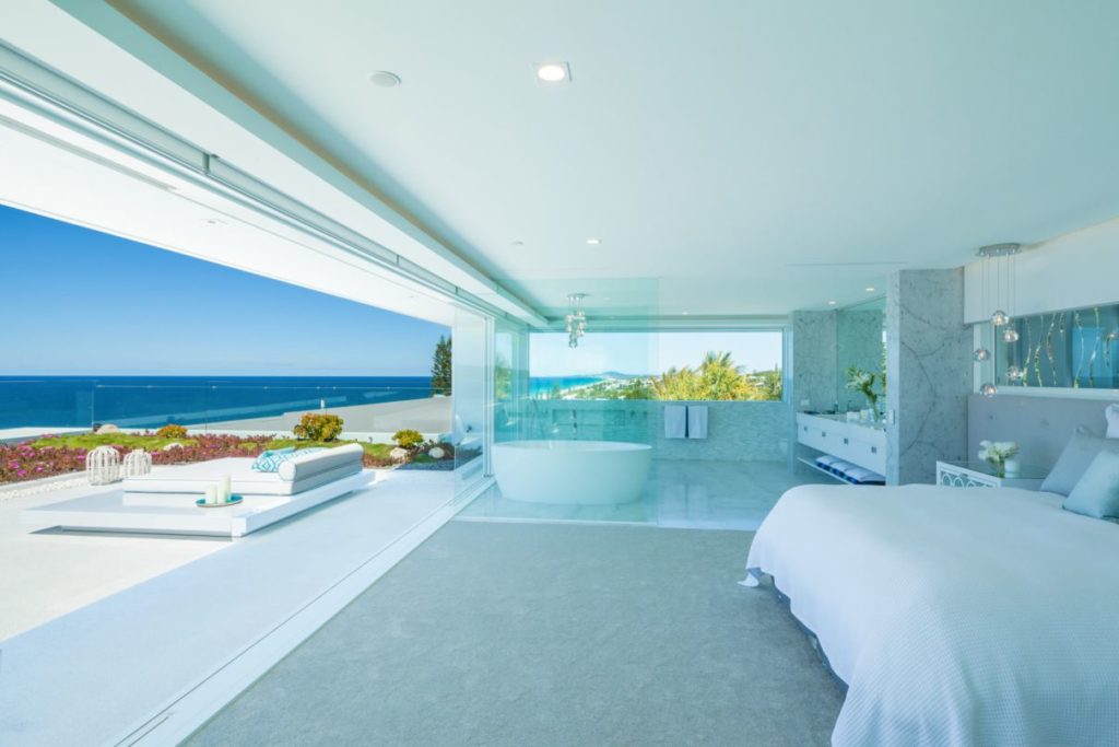 Remarkable Modern Villa with sweeping views in Australia