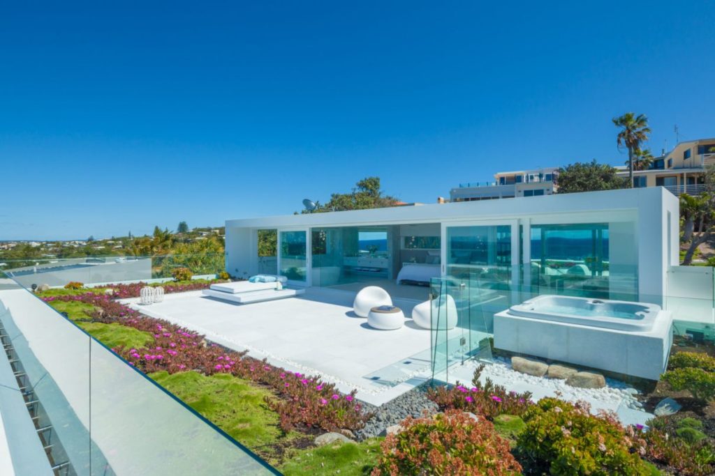 Remarkable Modern Villa with sweeping views in Australia