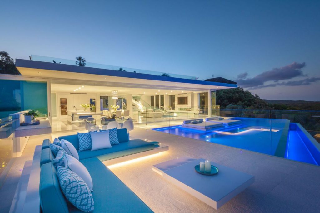 Remarkable Modern Villa with sweeping views in Australia