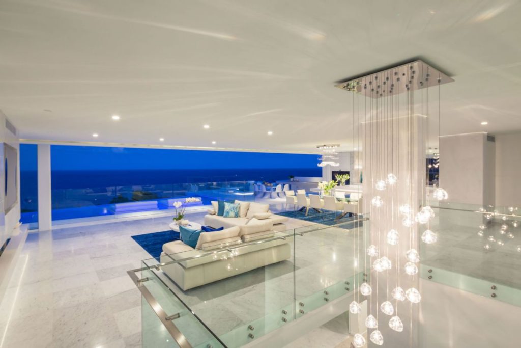 Remarkable Modern Villa with sweeping views in Australia