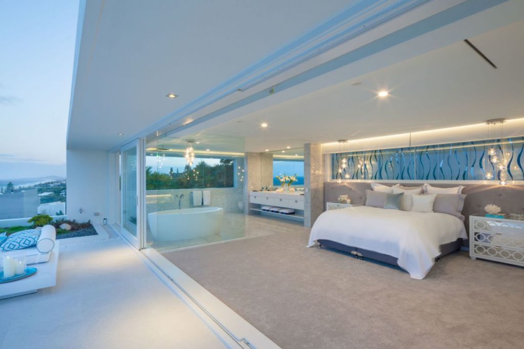 Remarkable Modern Villa with sweeping views in Australia