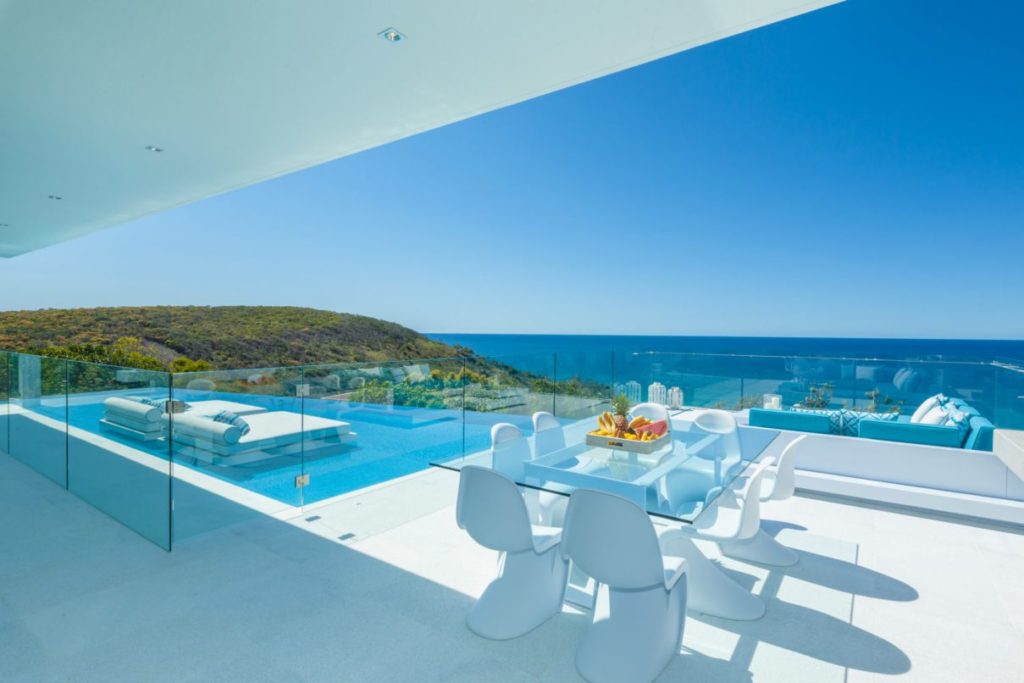Remarkable Modern Villa with sweeping views in Australia