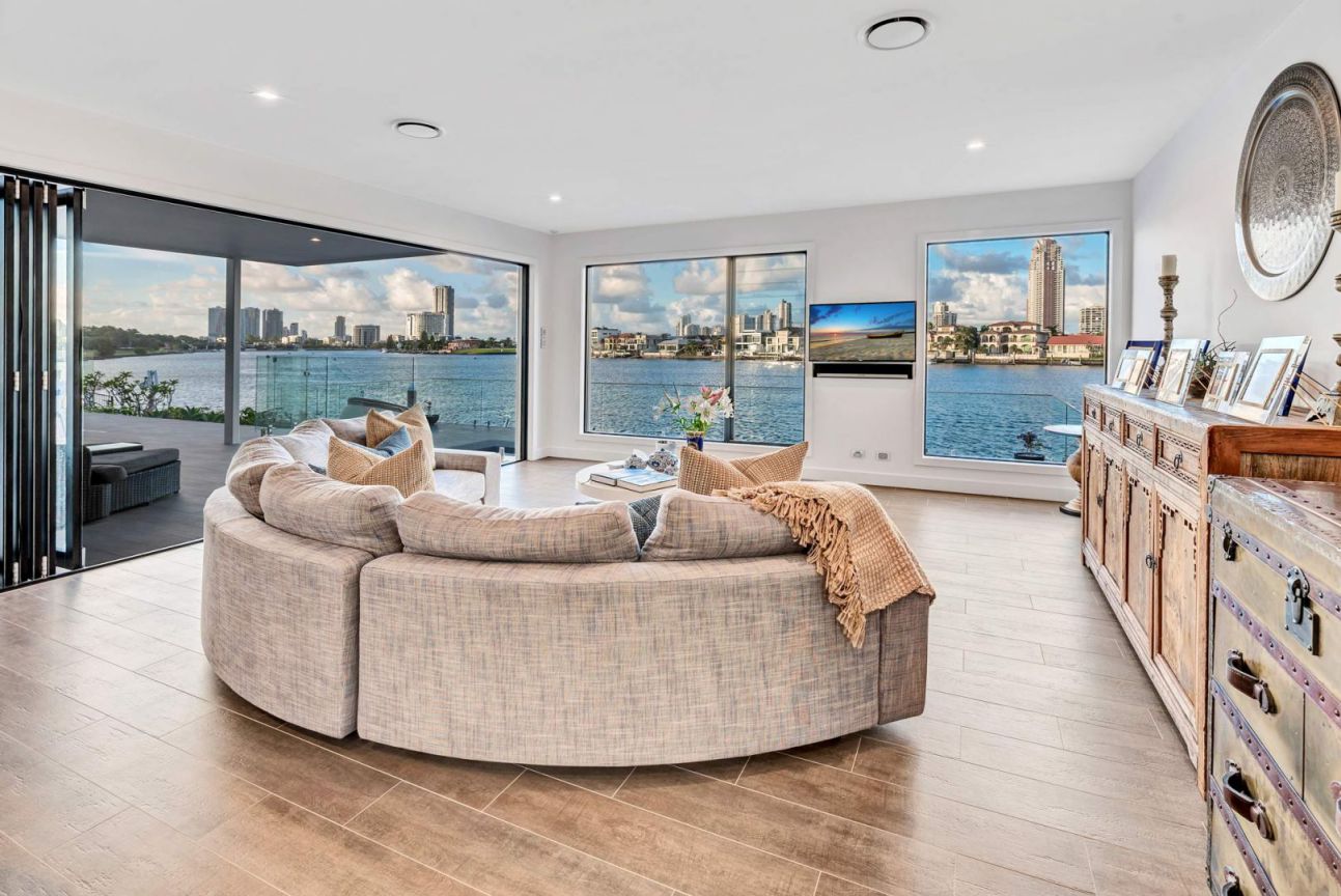 16 Southern Cross Drive House For Sale in Surfers Paradise 11 compressed