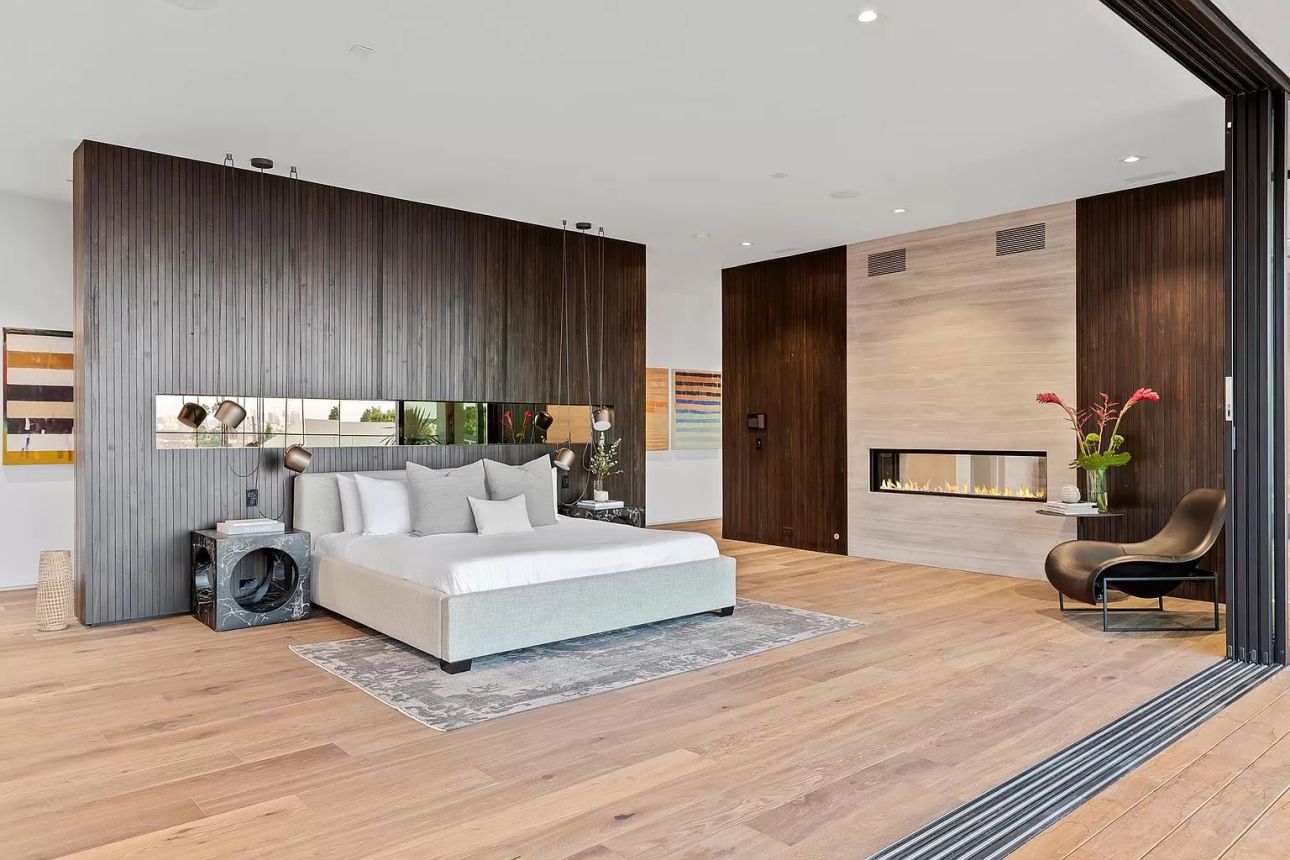1383 Londonderry Place Sunset Strip 7 compressed