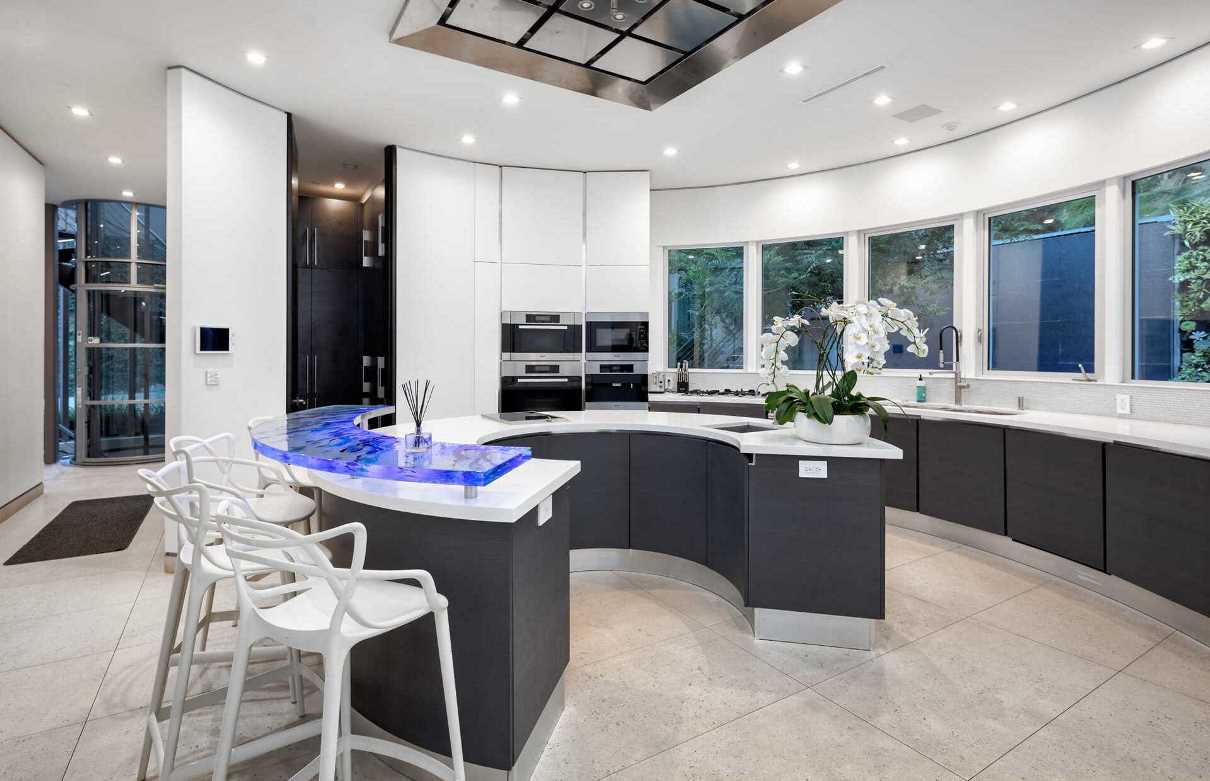 1006 Chantilly Road Los Angeles 11