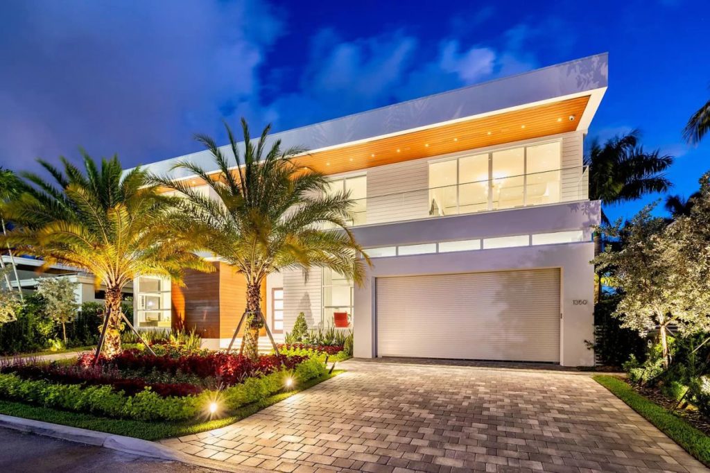 Estate in Bay Harbor Islands