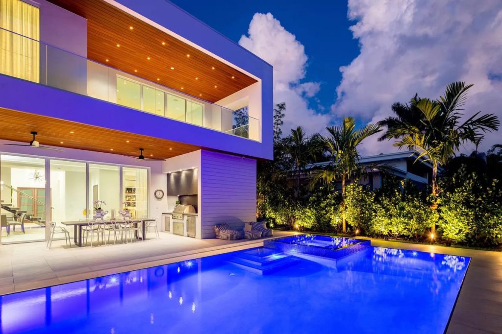 Estate in Bay Harbor Islands