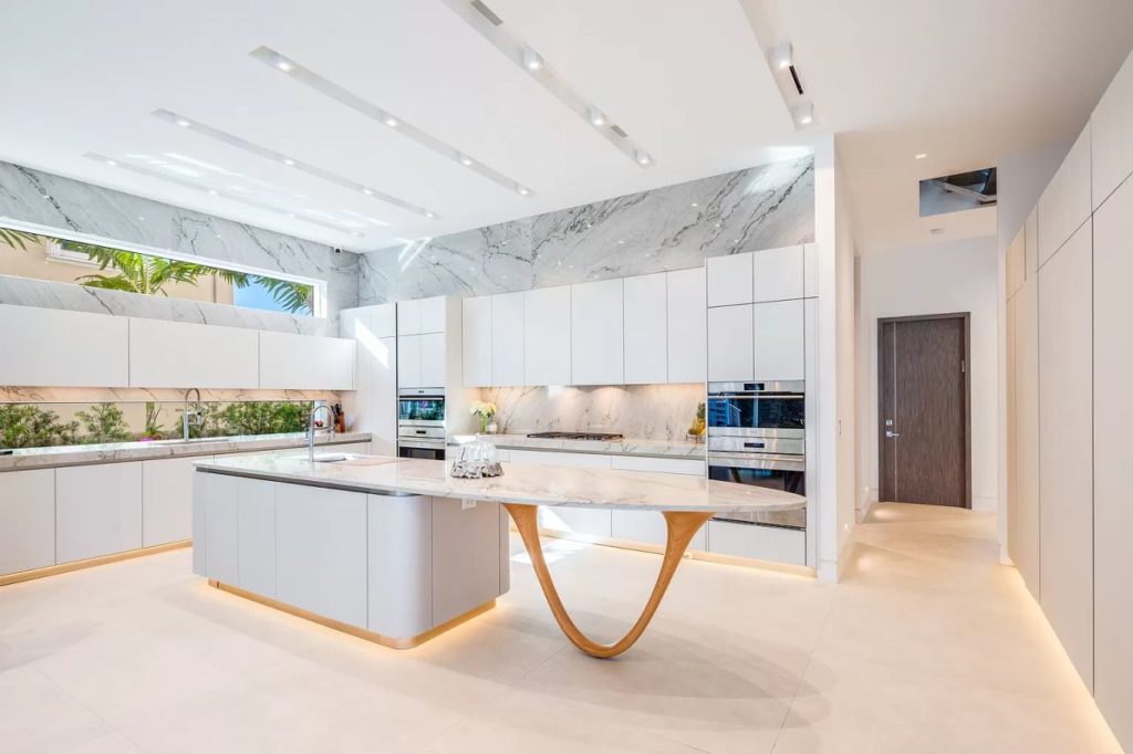 Estate in Bay Harbor Islands