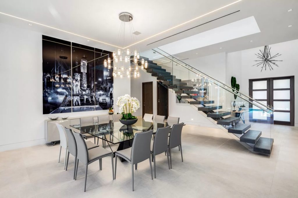 Estate in Bay Harbor Islands