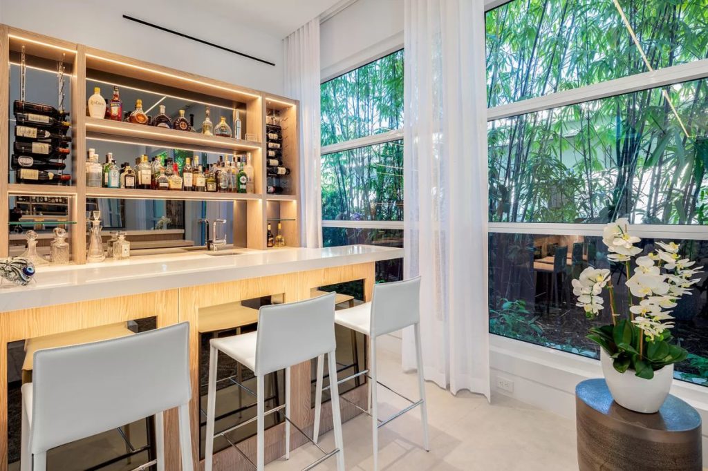 Estate in Bay Harbor Islands