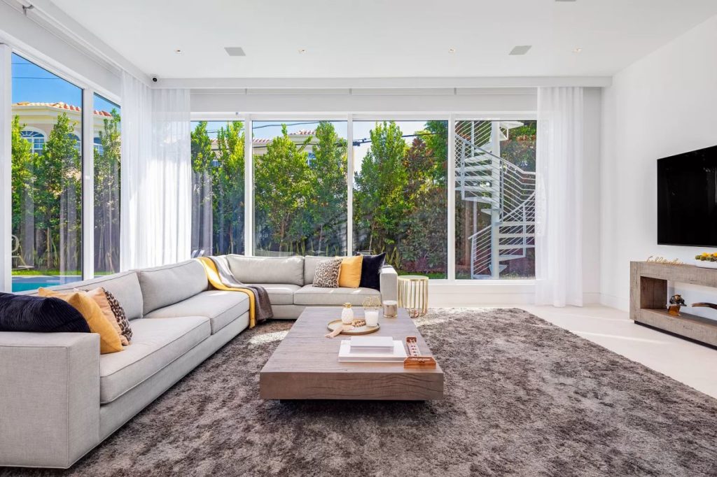 Estate in Bay Harbor Islands