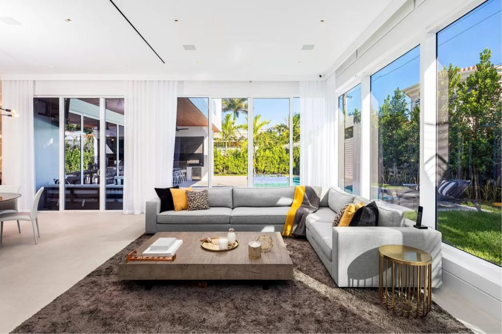 Estate in Bay Harbor Islands