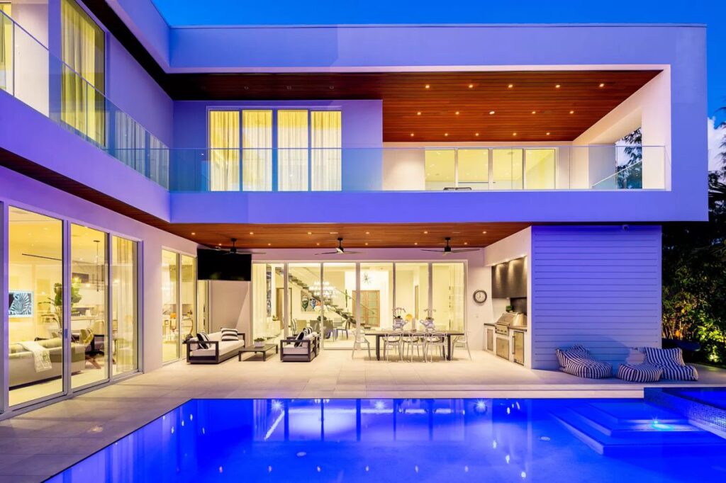 Estate in Bay Harbor Islands