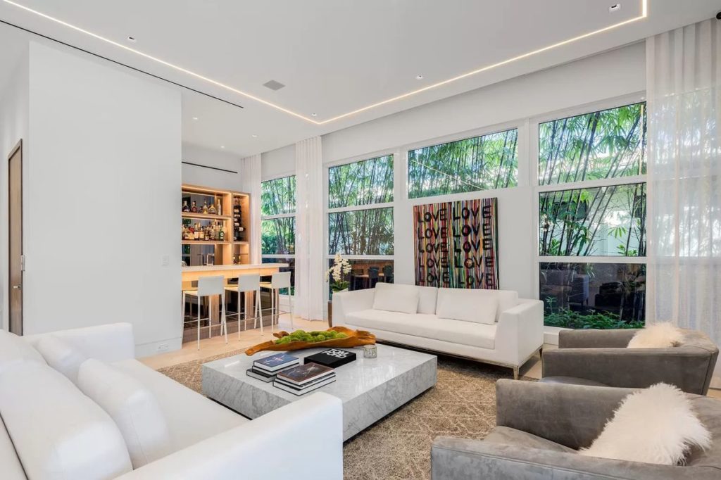 Estate in Bay Harbor Islands