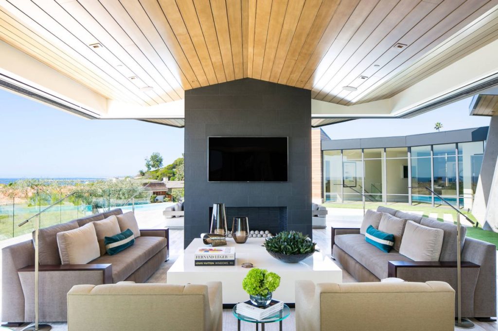 Corona Del Mar Residence by Brandon Architects