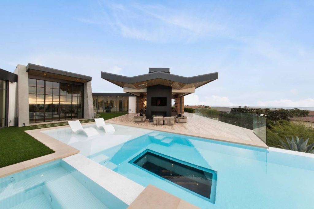 Corona Del Mar Residence by Brandon Architects