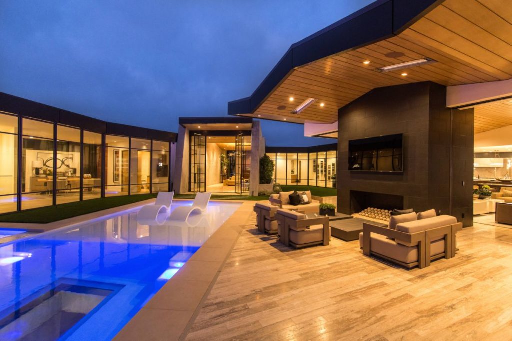 Corona Del Mar Residence by Brandon Architects