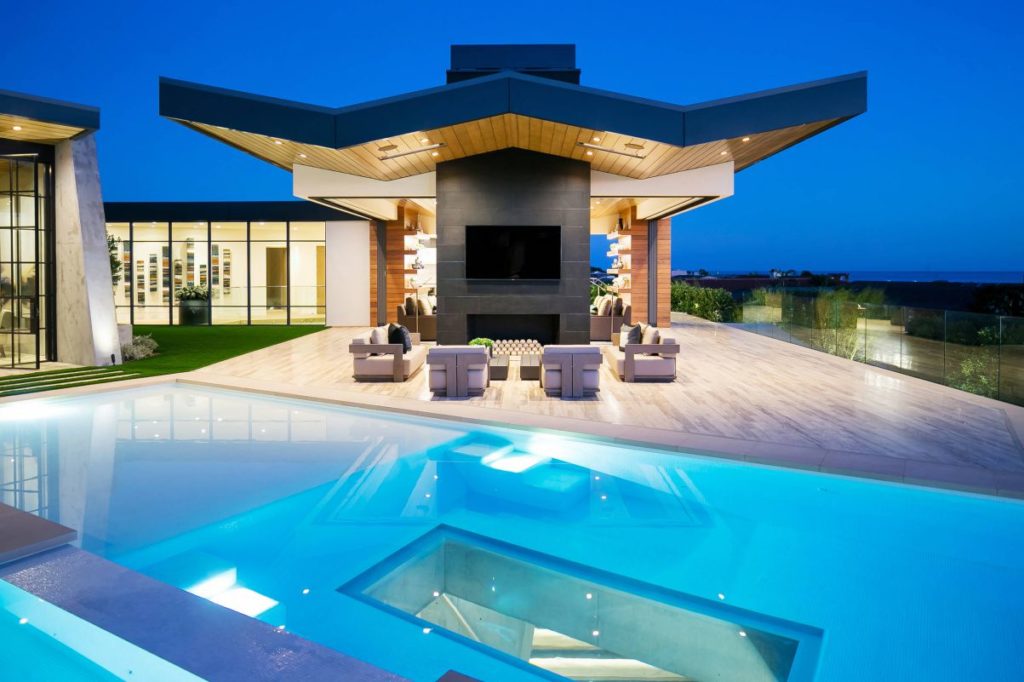 Corona Del Mar Residence by Brandon Architects