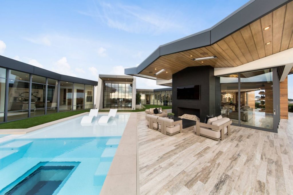 Corona Del Mar Residence by Brandon Architects