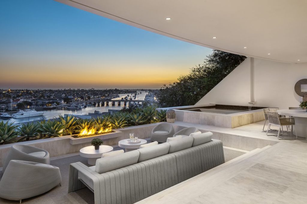 Dolphin Ter Contemporary Home in Corona Del Mar by Avalon Architectural Inc 11