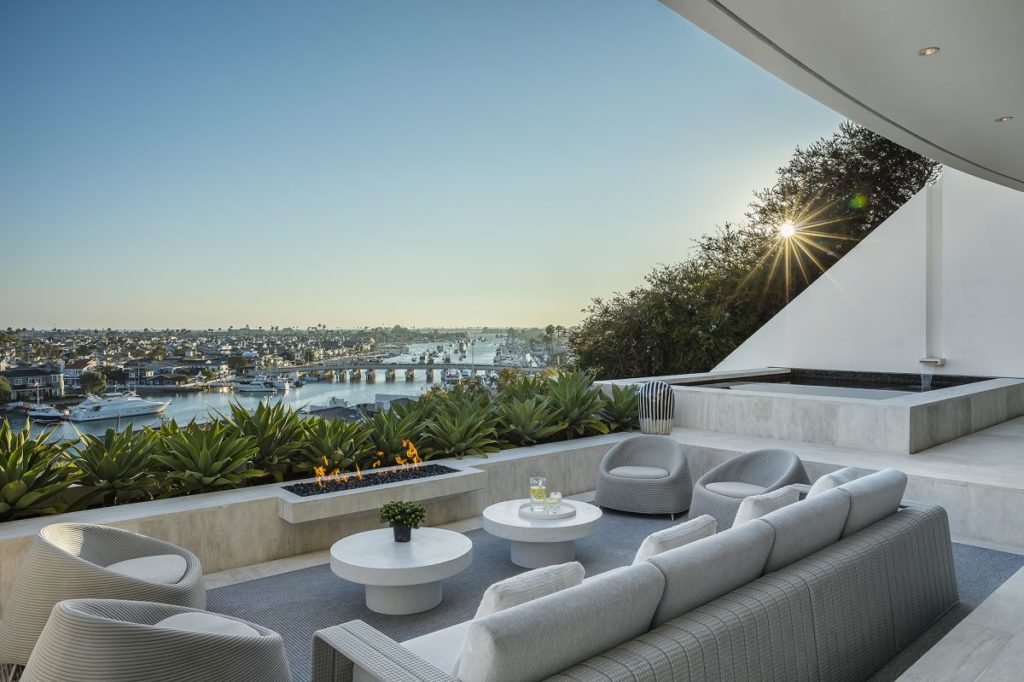 Dolphin Ter Contemporary Home