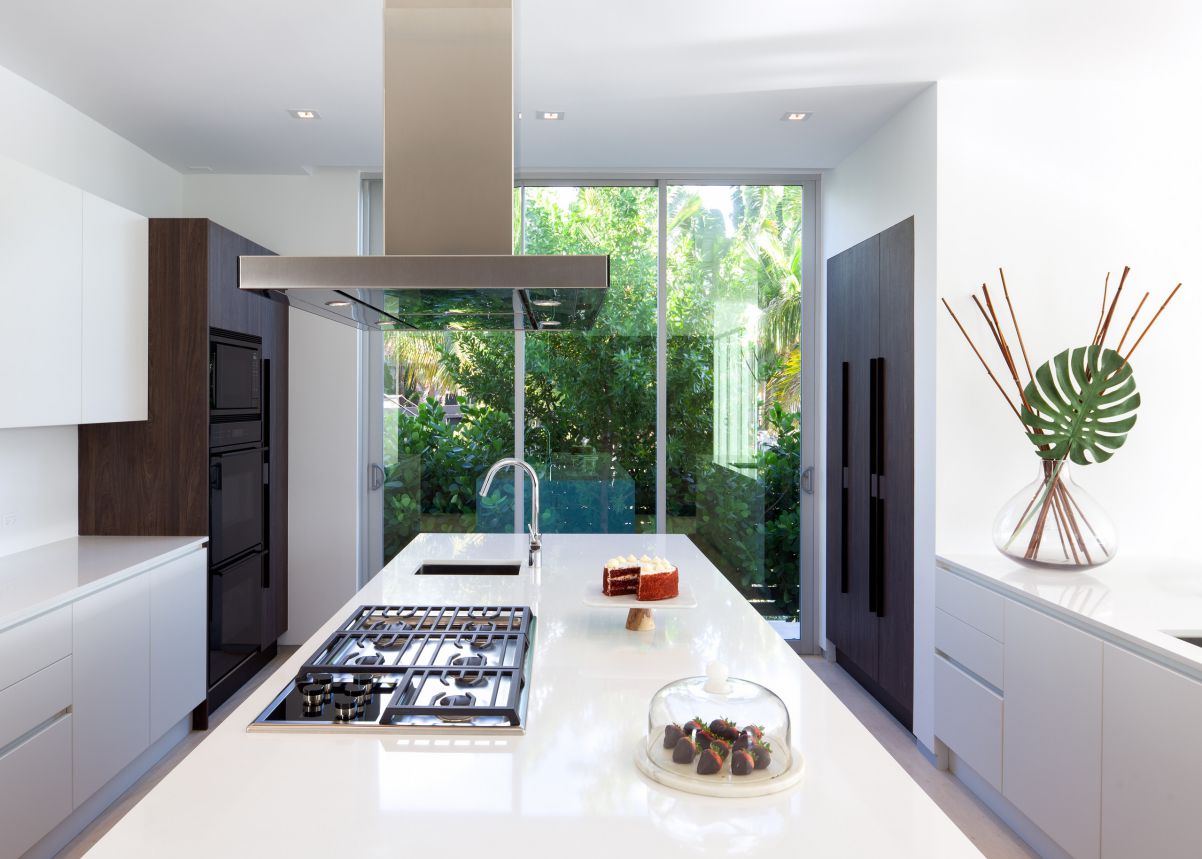 Golden Beach Drive Home in Florida By SDH Studio Architecture + Design ...