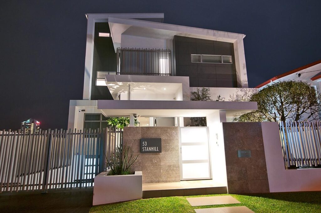 Stanhill Drive Modern Home