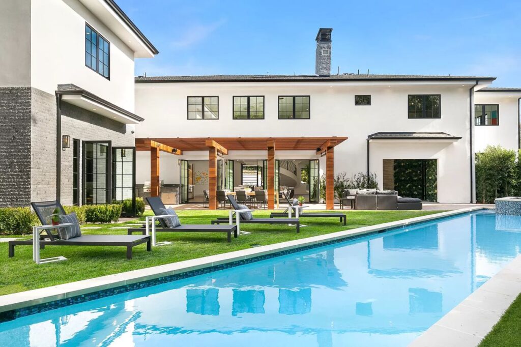 Modern Traditional Estate