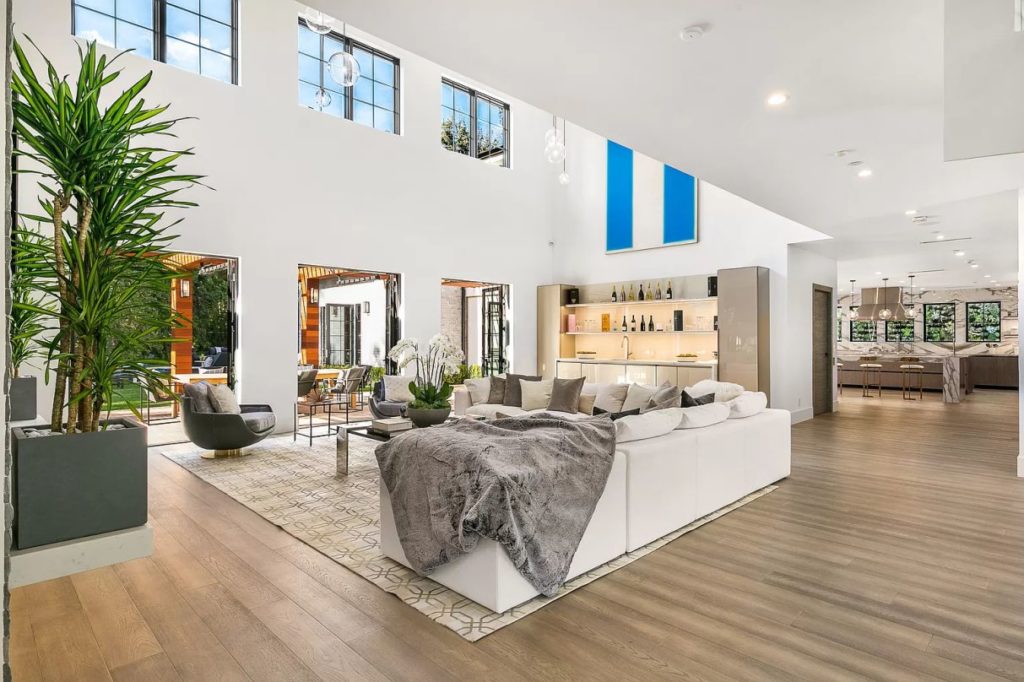 Modern Traditional Estate