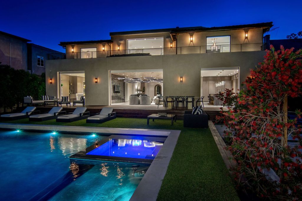 Contemporary Mediterranean home