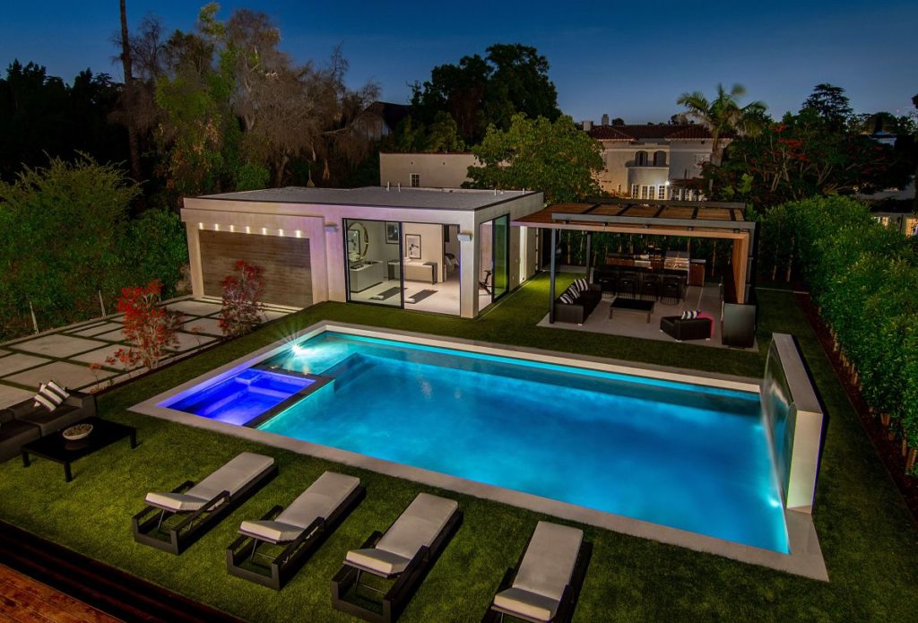 Contemporary Mediterranean home