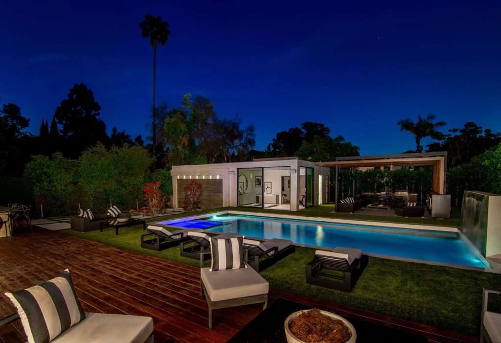 Contemporary Mediterranean home