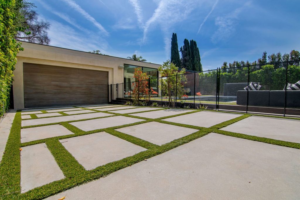 Contemporary Mediterranean home