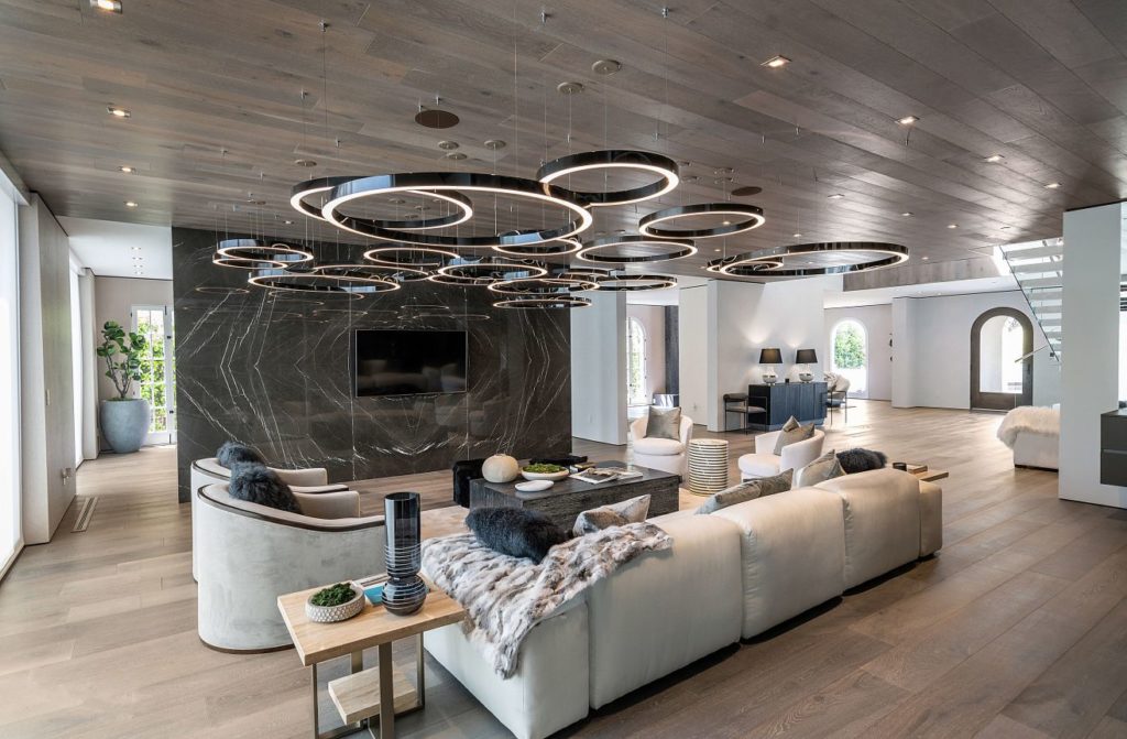 Contemporary Mediterranean home