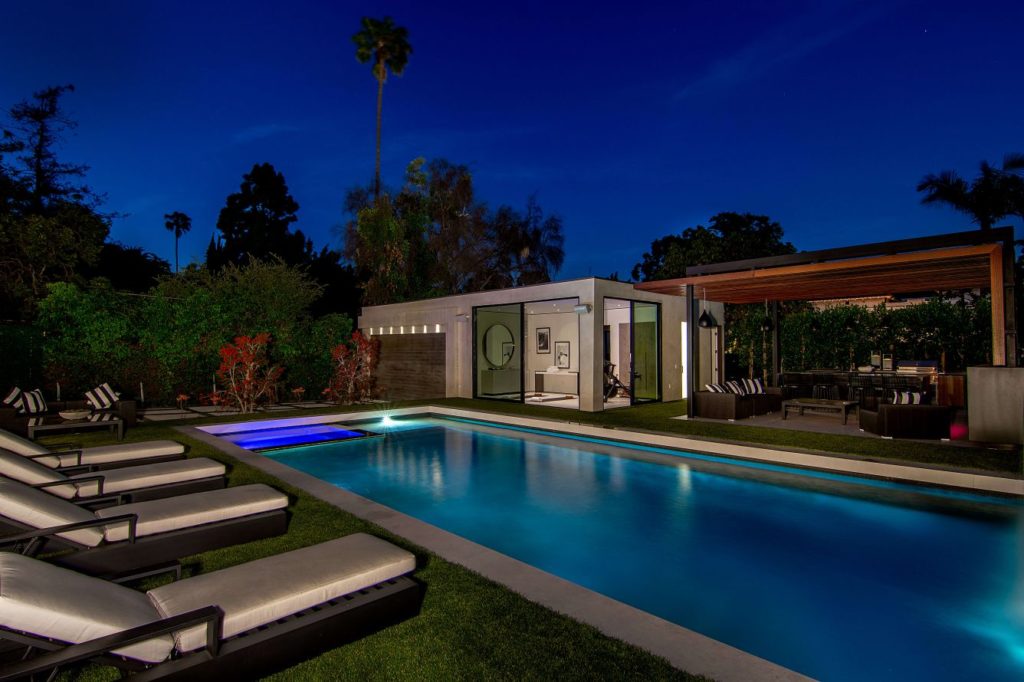 Contemporary Mediterranean home