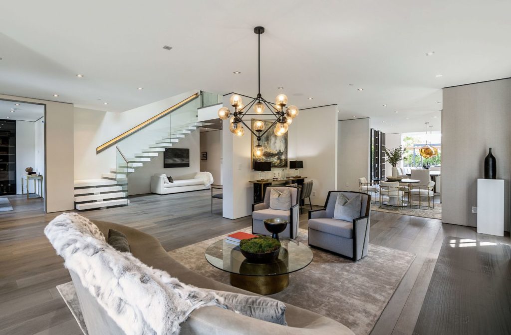 Contemporary Mediterranean home