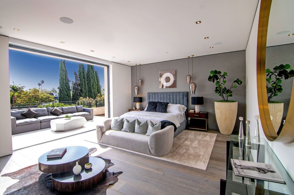Contemporary Mediterranean home