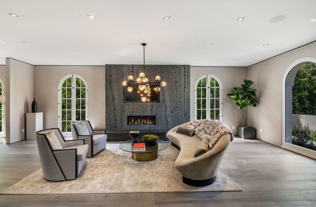 Contemporary Mediterranean home