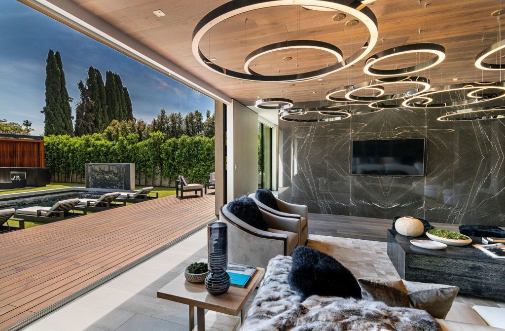 Contemporary Mediterranean home