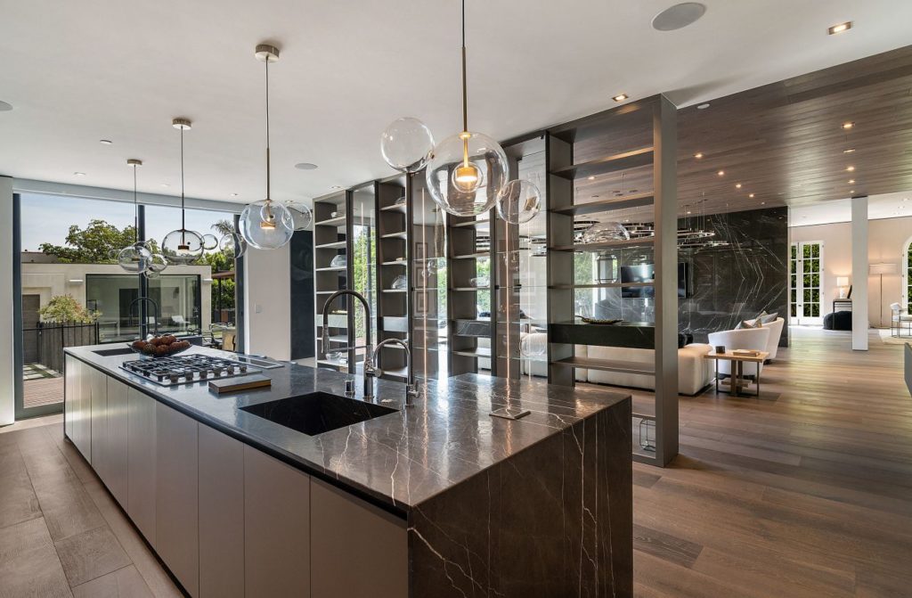 Contemporary Mediterranean home