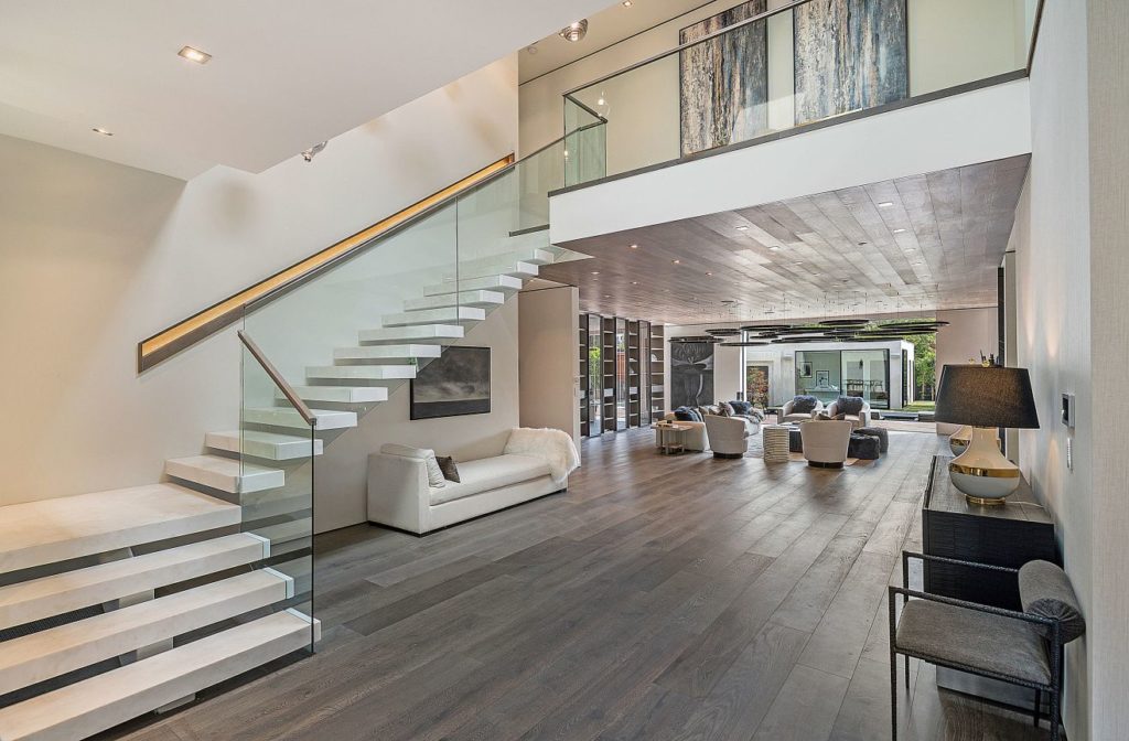 Contemporary Mediterranean home