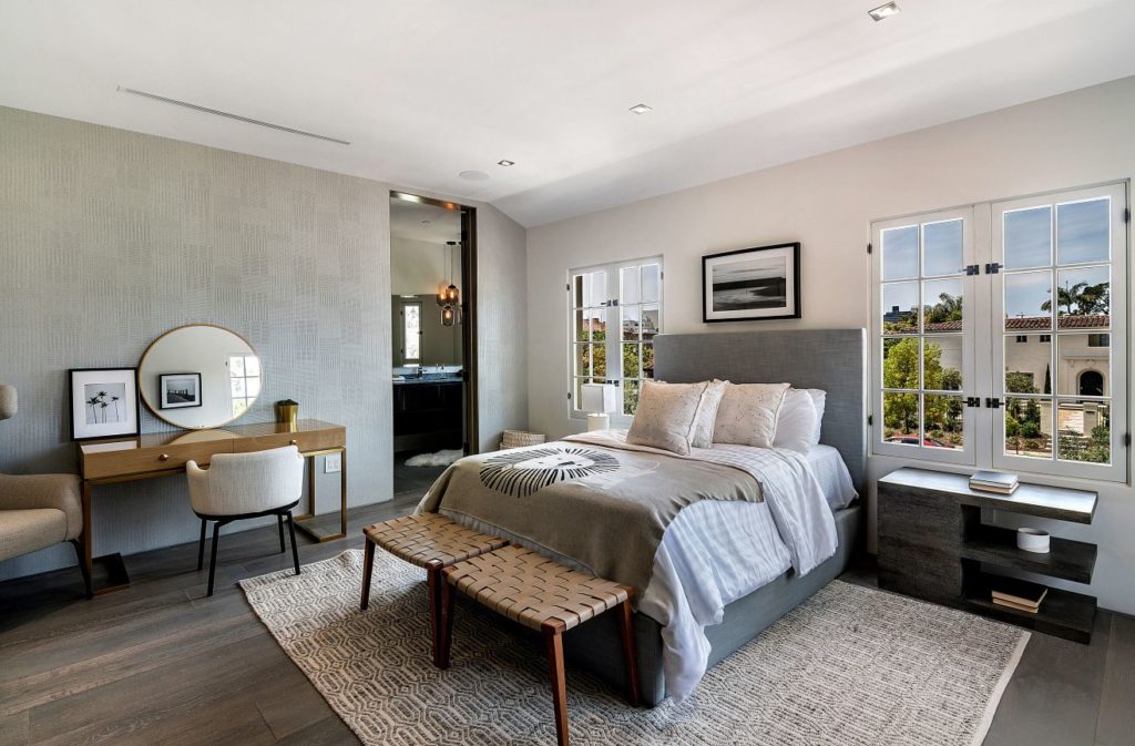 Contemporary Mediterranean home