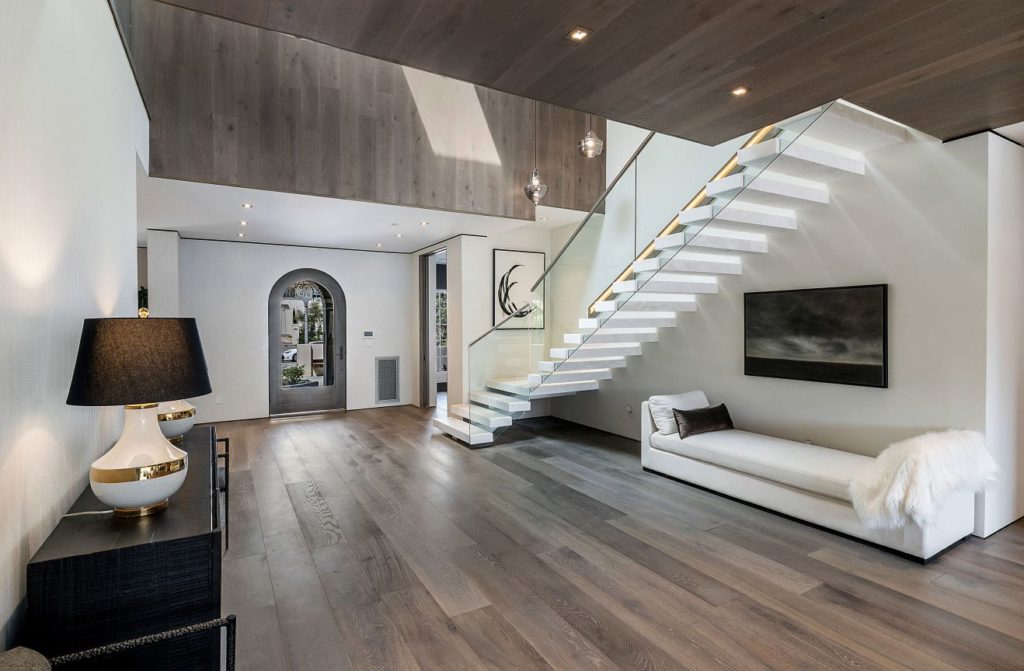 Contemporary Mediterranean home