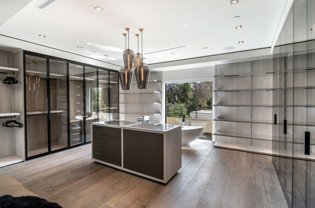 Contemporary Mediterranean home